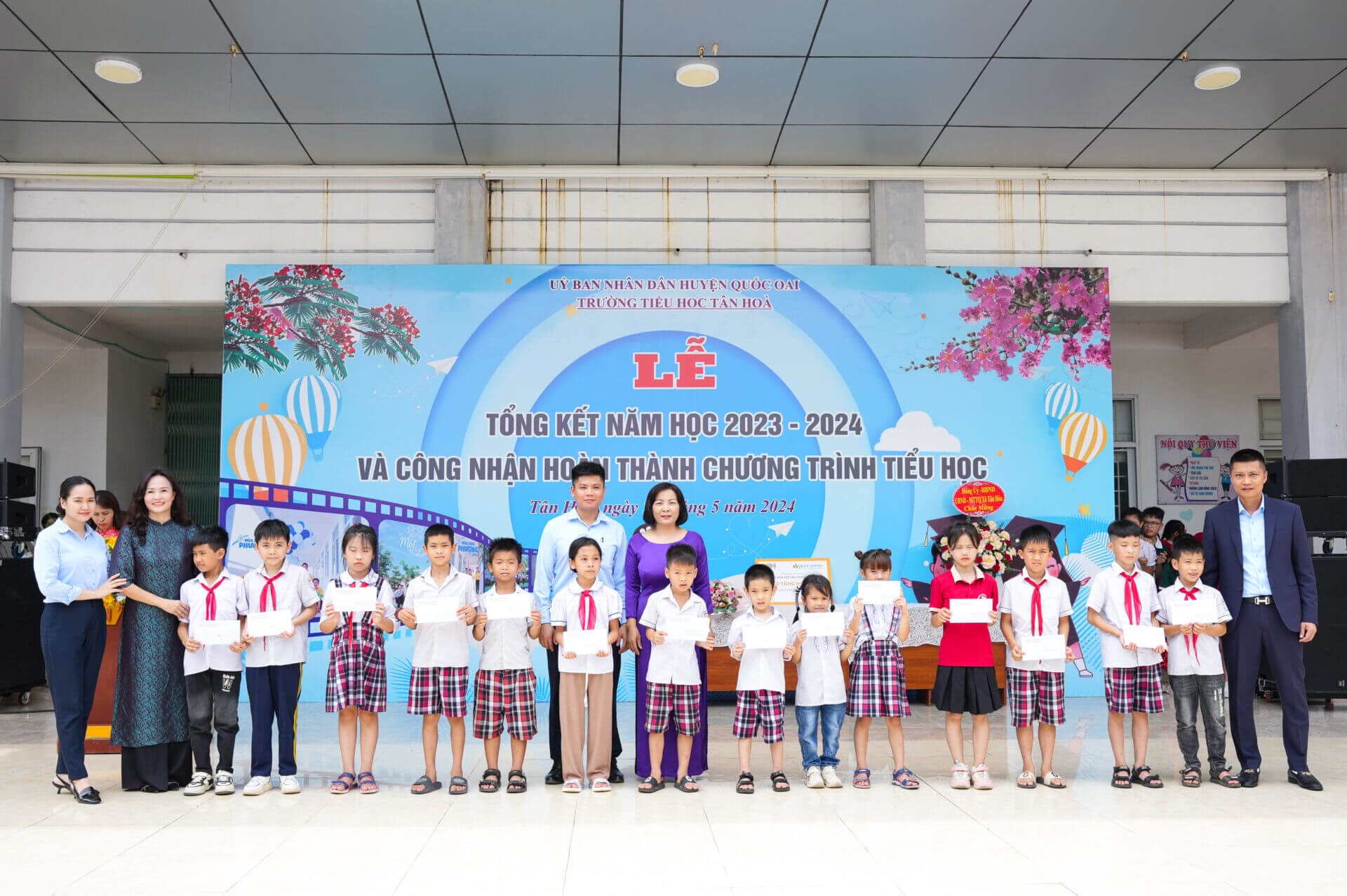 Bảo hiểm BSH trao 180 suất học bổng cho học sinh có hoàn cảnh khó khăn