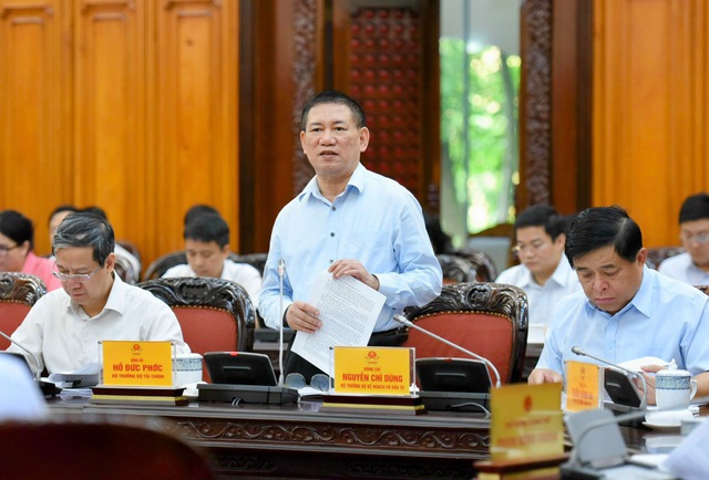 Bộ trưởng Bộ Tài chính Hồ Đức Phớc phát biểu tại cuộc họp. Ảnh: VGP/Nhật Bắc