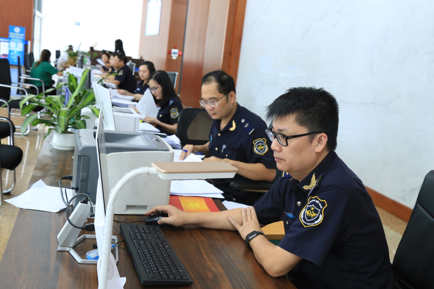 Hoạt động nghiệp vụ tại Chi cục Hải quan cửa khẩu Lào Cai.