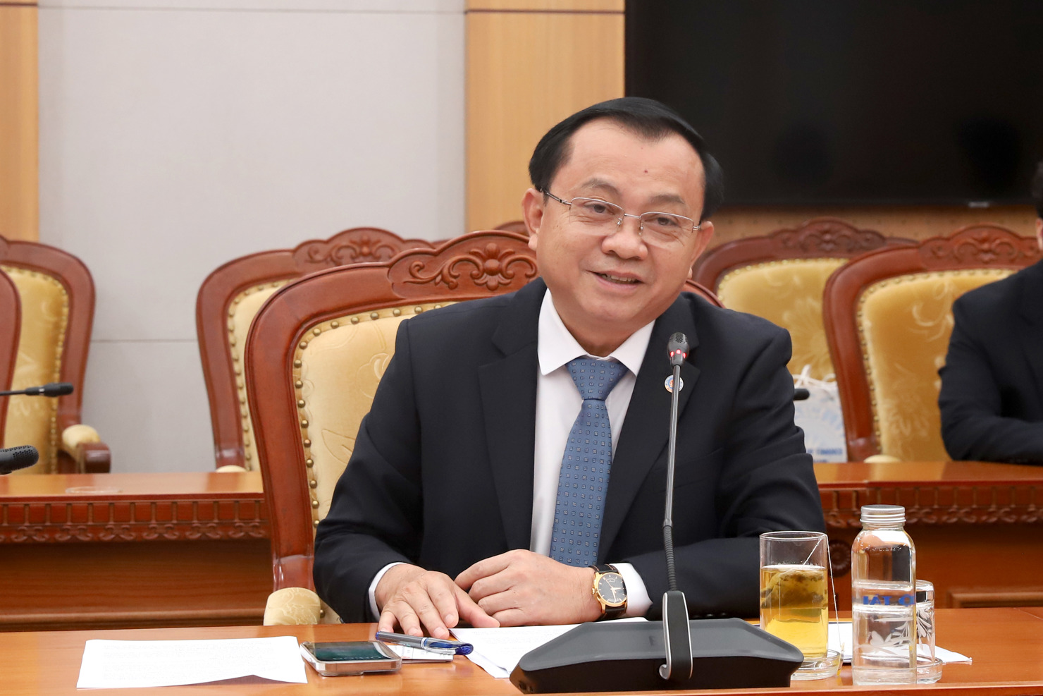 Thứ trưởng Bộ Tài chính Lê Tấn Cận phát biểu tại cuộc làm việc. Ảnh: Gia Hân 