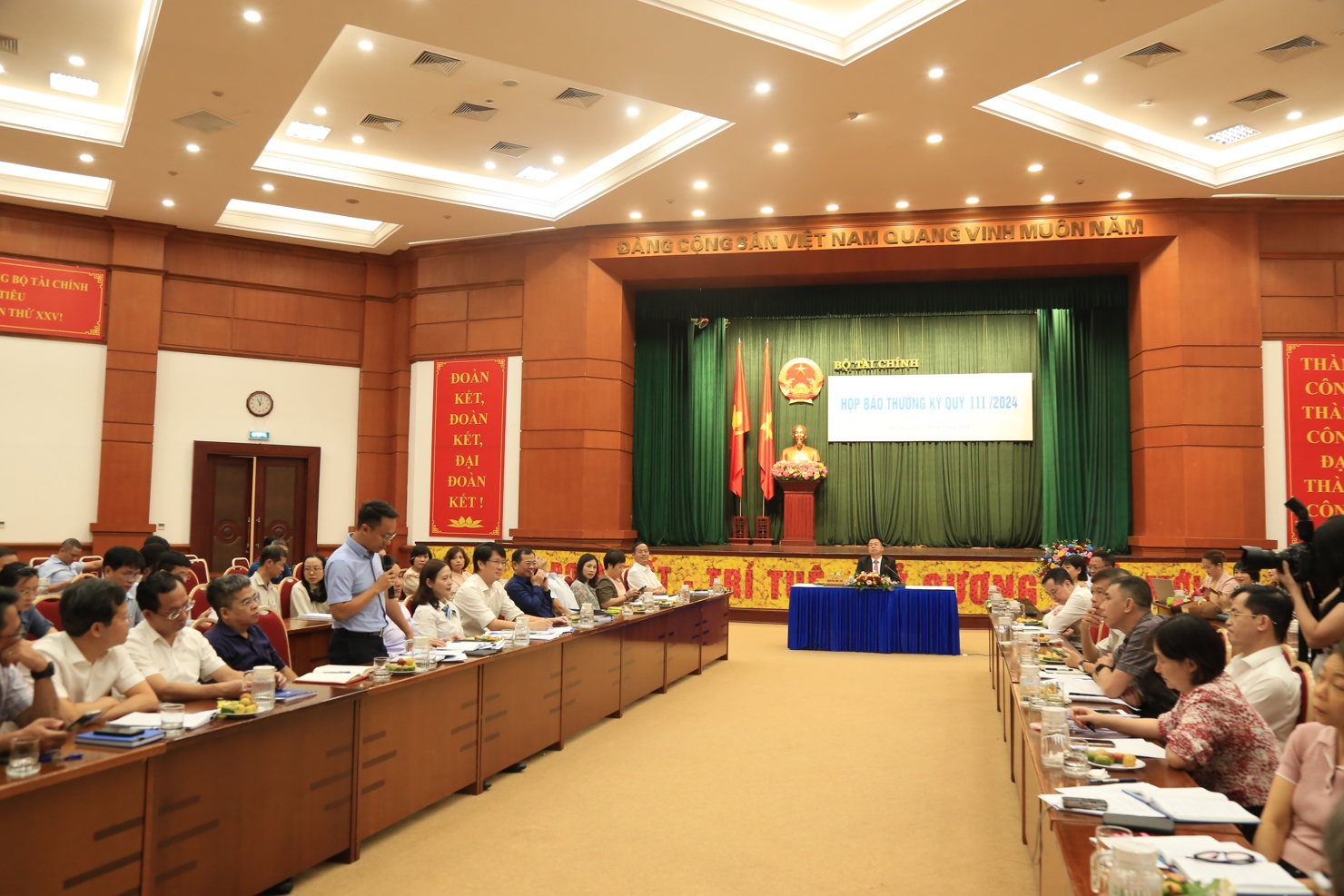Toàn cảnh Họp báo