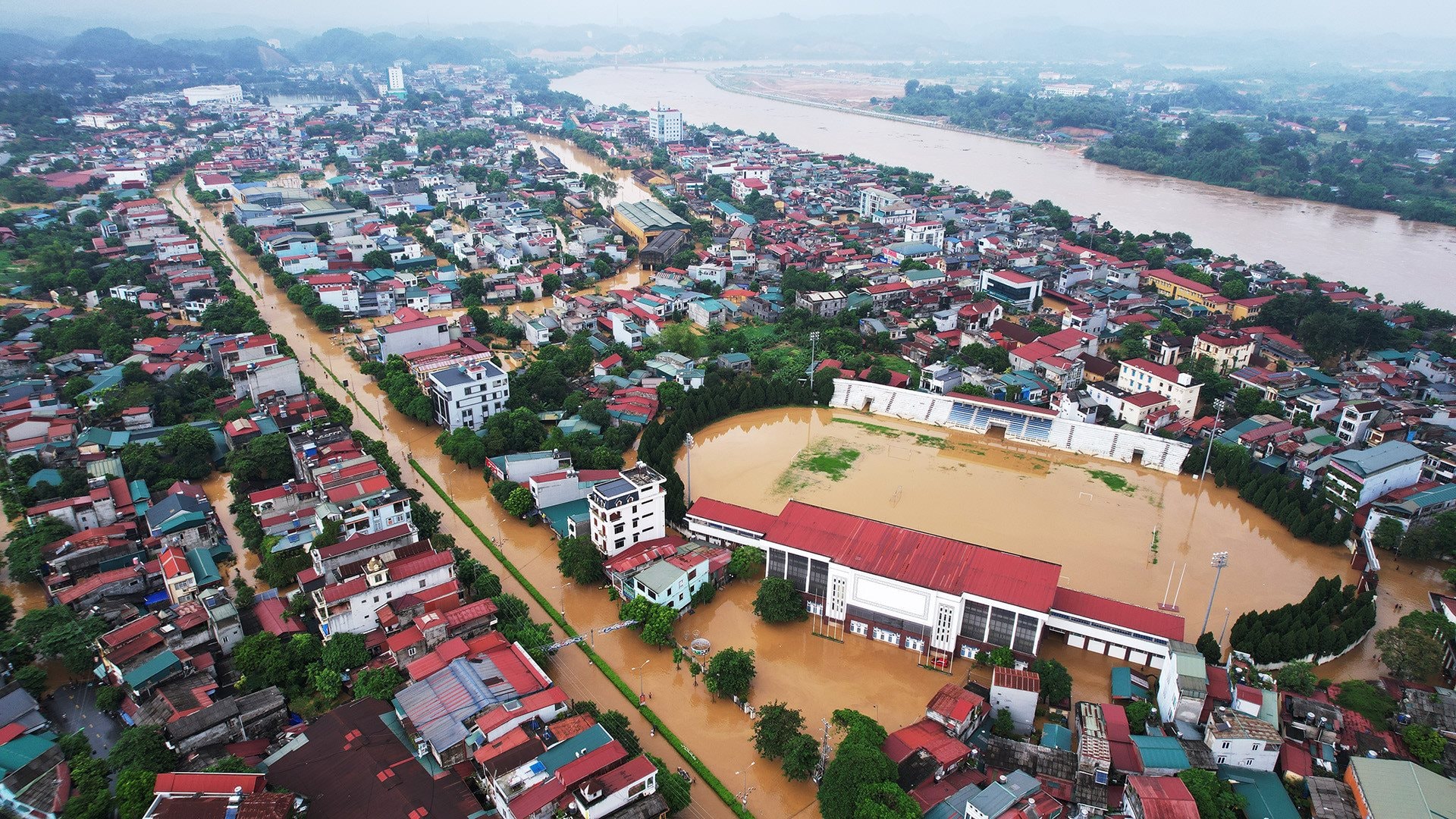 Doanh nghiệp và người dân chịu ảnh hưởng vô cùng nặng nề do bão và hoàn lưu bão số 3.