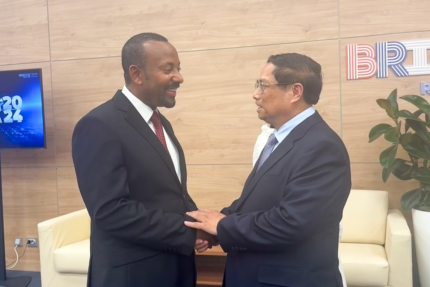 Thủ tướng Phạm Minh Chính và Thủ tướng Ethiopia Abiy Ahmed. Ảnh: VGP  
