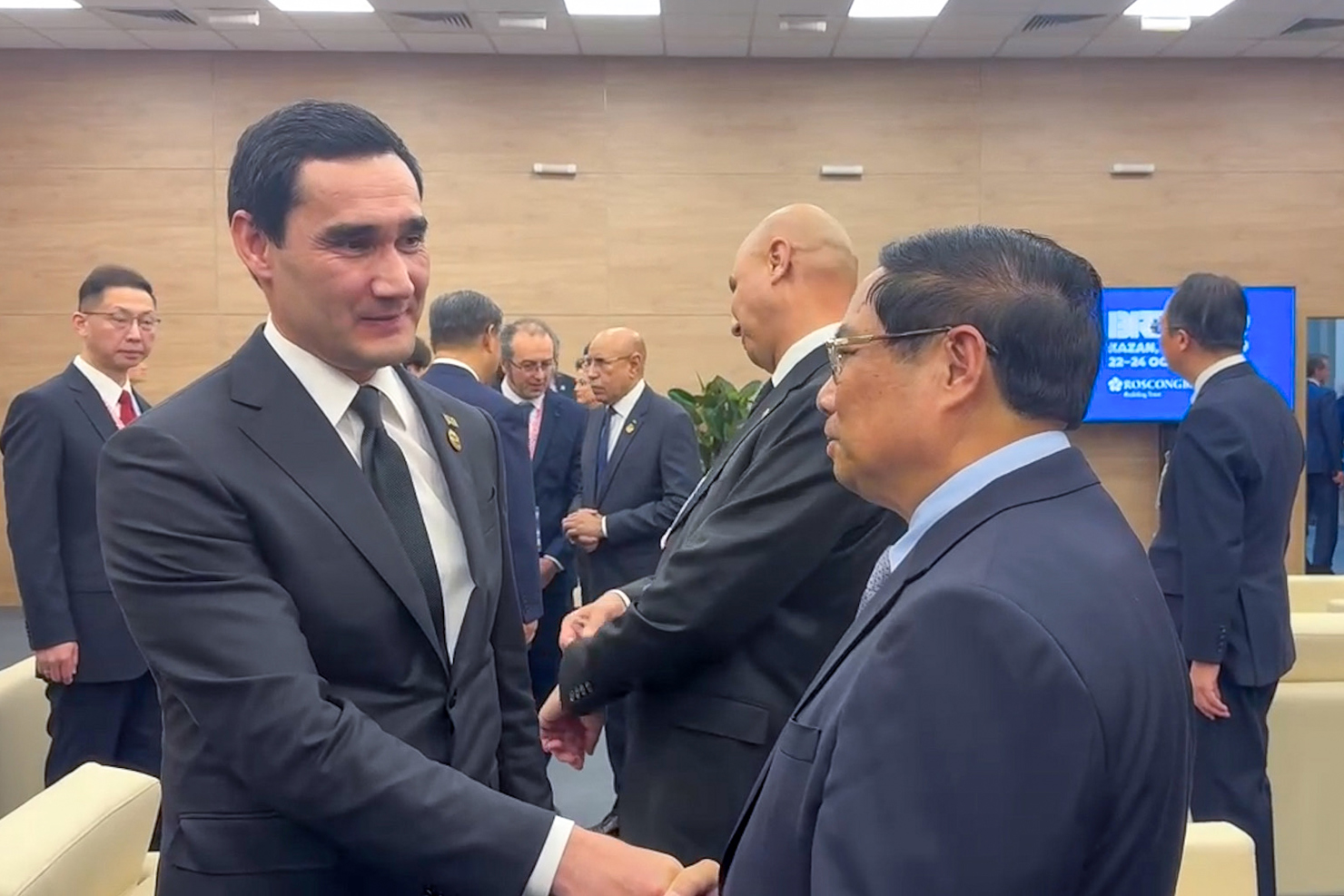 Thủ tướng Phạm Minh Chính gặp gỡ Tổng thống Turkmenistan Serdar Berdimuhamedow. Ảnh: VGP  