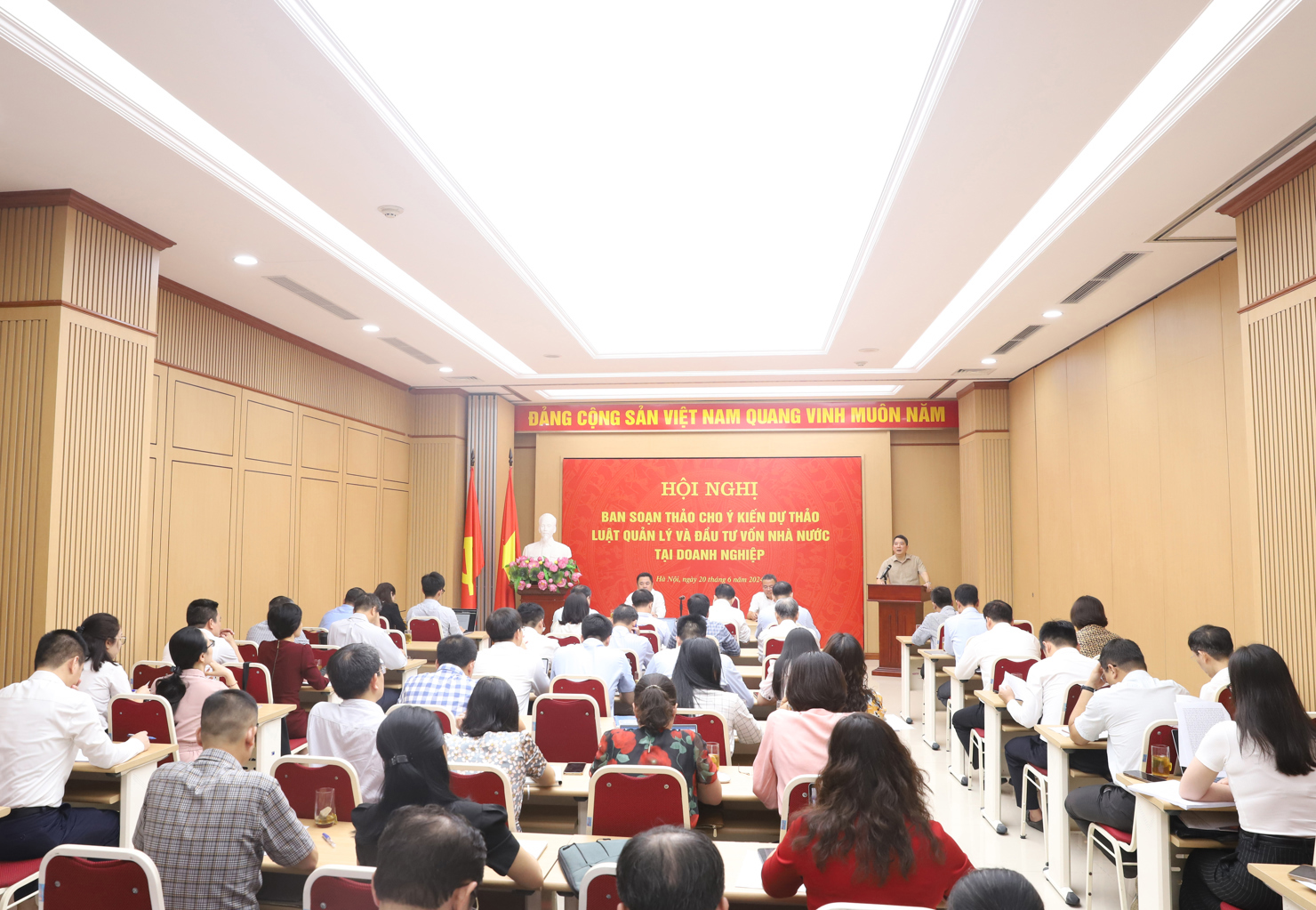 Bộ Tài chính đã tham mưu, soạn thảo trình Chính phủ trình Quốc hội dự án Luật Quản lý và đầu tư vốn nhà nước tại doanh nghiệp thay thế Luật Quản lý, sử dụng vốn nhà nước vào sản xuất, kinh doanh tại doanh nghiệp. 