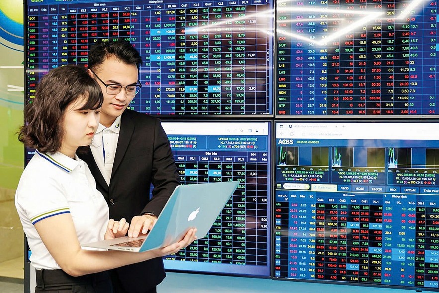 Tính đến ngày 28/11, chỉ số VN-Index đạt 1.242 điểm, tăng 9,9% so với cùng kỳ năm 2023.