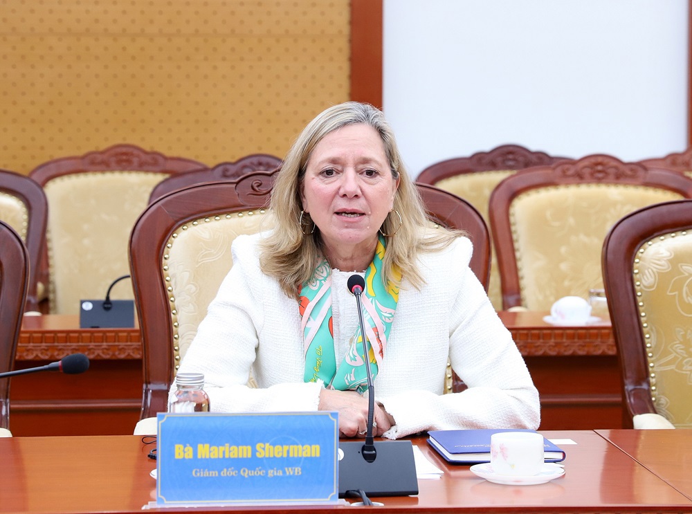 Bà Mariam Sherman - Giám đốc Ngân hàng Thế giới khu vực Việt Nam, Lào và Campuchia phát biểu tại cuộc làm việc. 