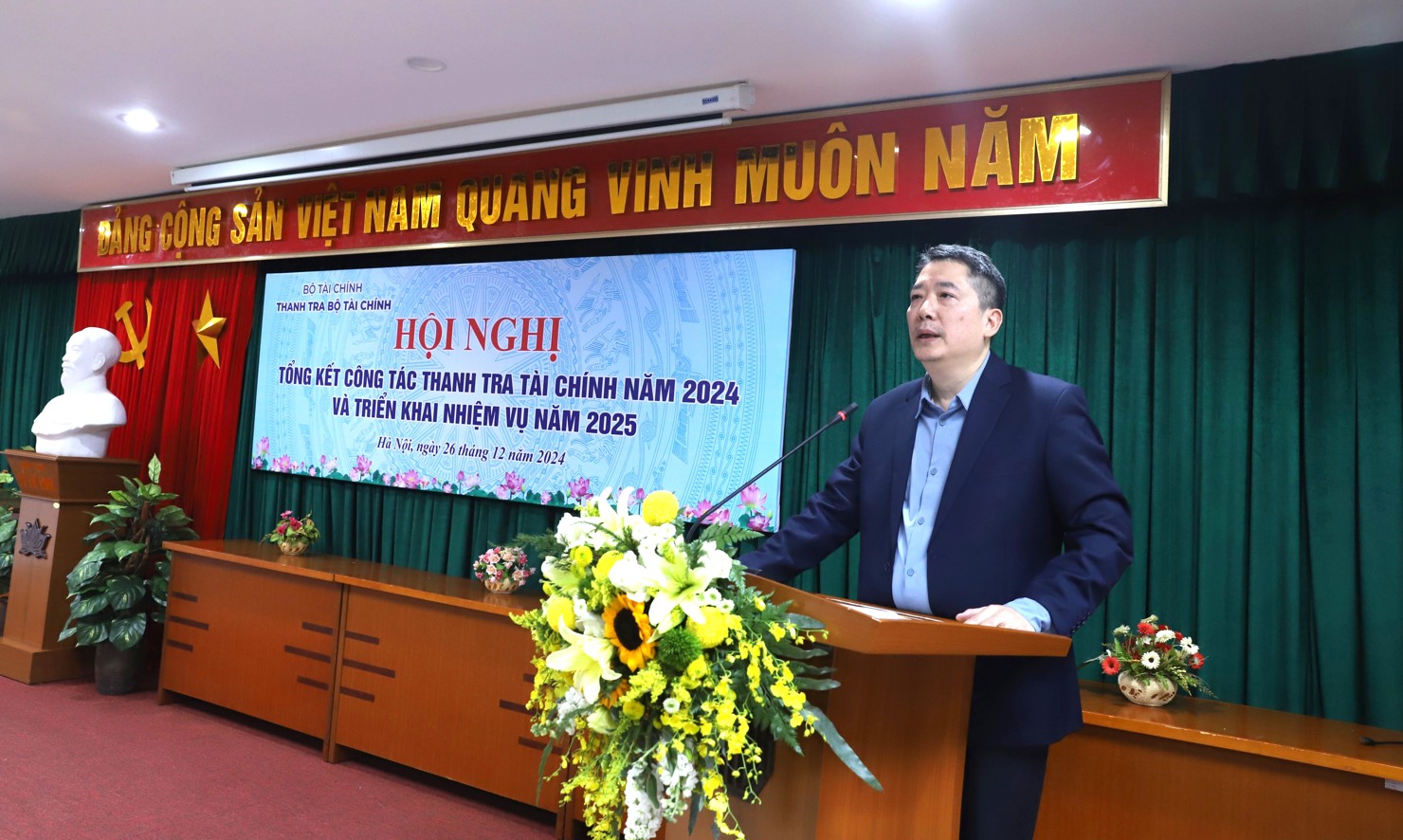 Thứ trưởng Bộ Tài chính Cao Anh Tuấn phát biểu chỉ đạo Hội nghị.  