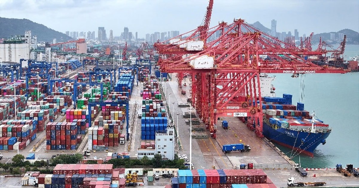 Các container tại cảng Liên Vân Cảng ở tỉnh Giang Tô, Trung Quốc vào tháng 10/2024. Ảnh: Reuters