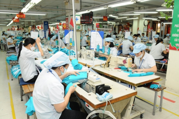 Nhiều thị trường nâng tiêu chuẩn với hàng nhập khẩu (Ảnh: Cấn Dũng)
