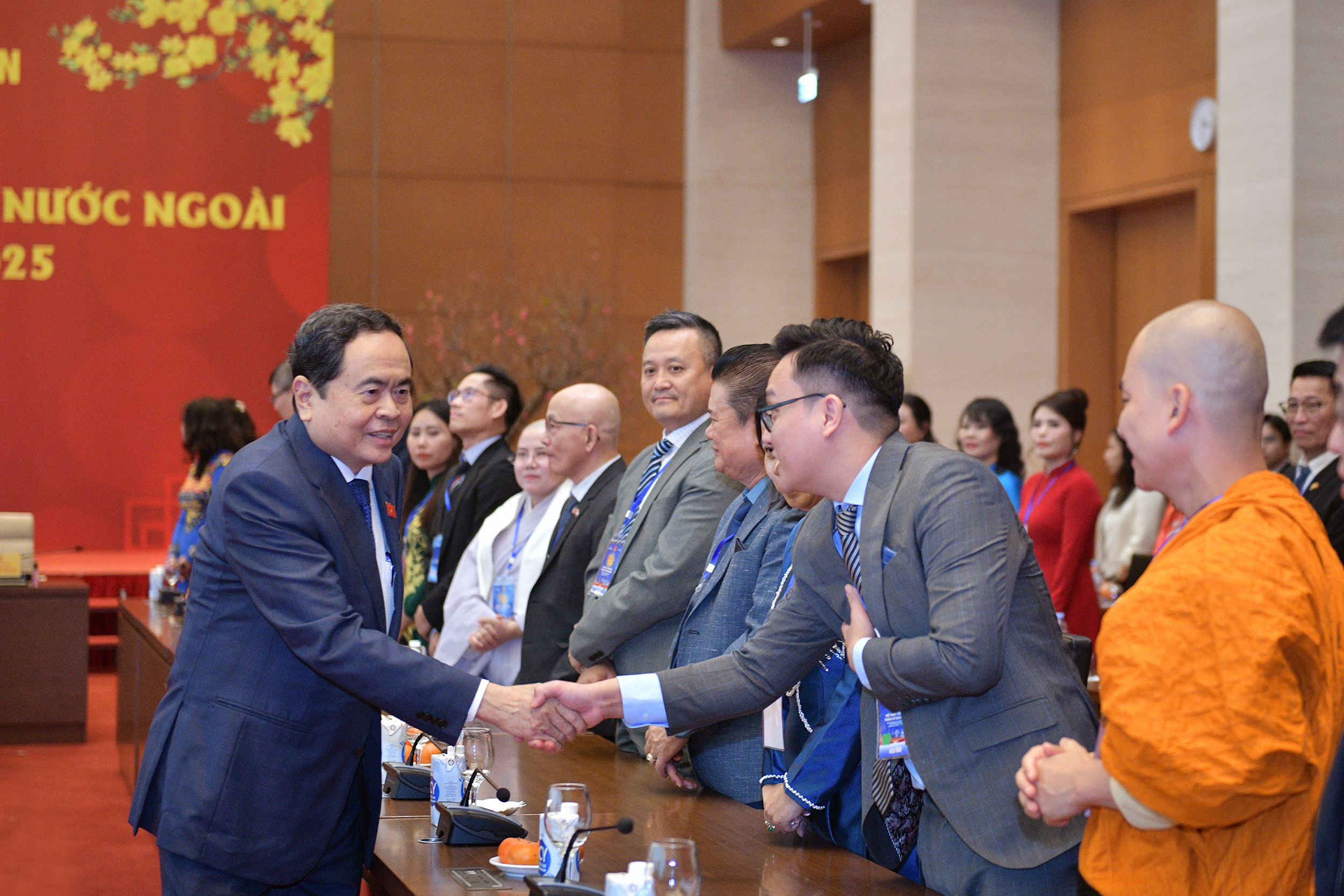 Chủ tịch Quốc hội Trần Thanh Mẫn gặp mặt đoàn kiều bào tiêu biểu tham dự Chương trình “Xuân quê hương 2025”
