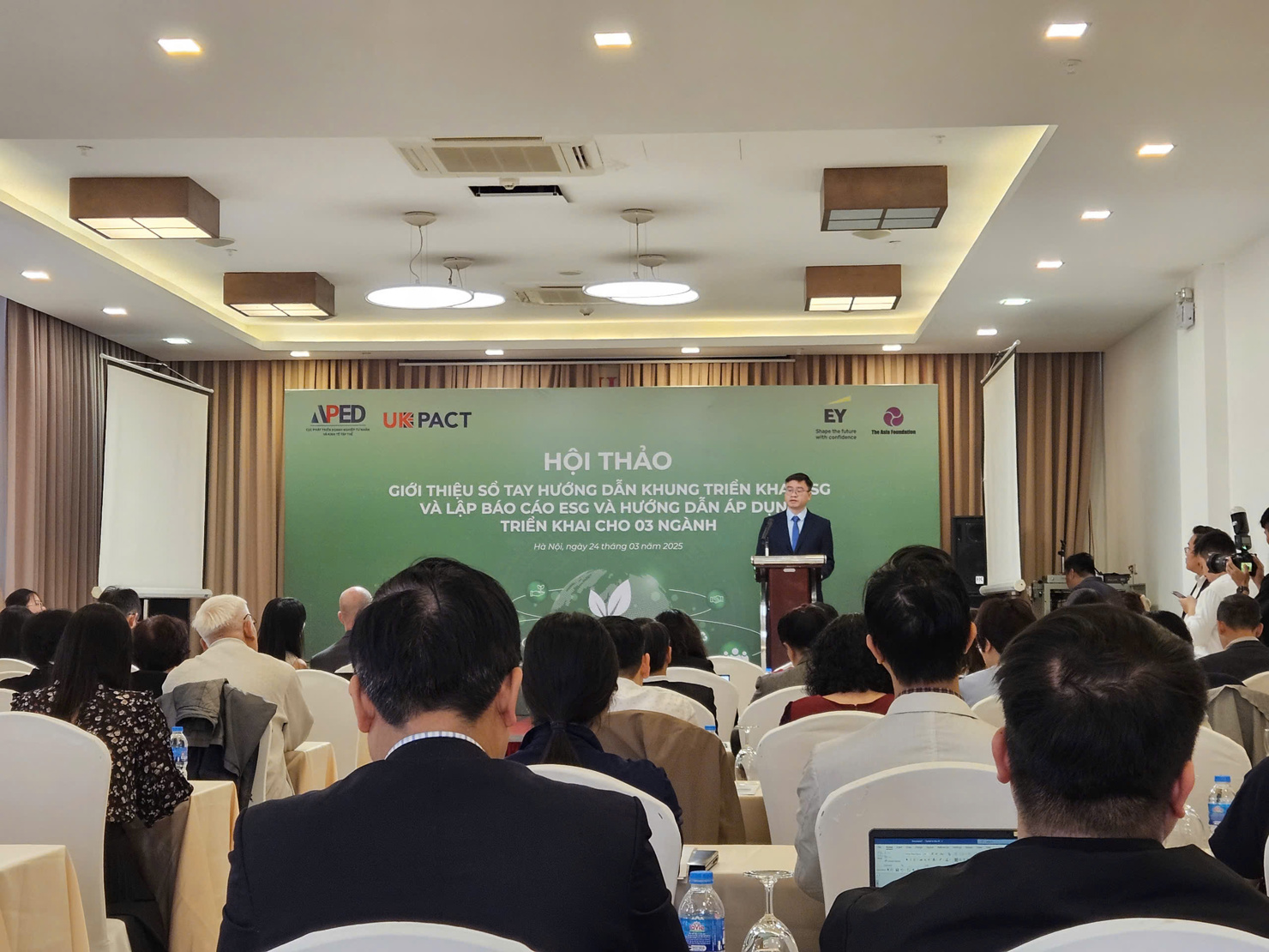 Hội thảo “Giới thiệu Sổ tay Hướng dẫn Khung triển khai ESG, Lập báo cáo ESG và Hướng dẫn áp dụng triển khai cho 3 ngành” 