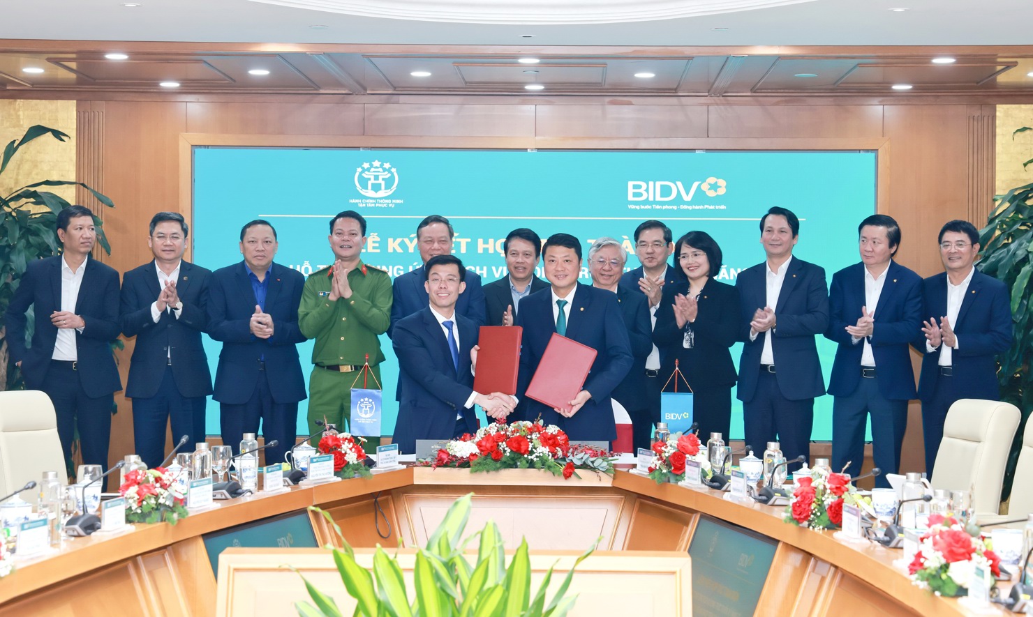 Lãnh đạo BIDV và Trung tâm PVHCC TP. Hà Nội ký kết Thỏa thuận hợp tác toàn diện giai đoạn 2025-2030.
