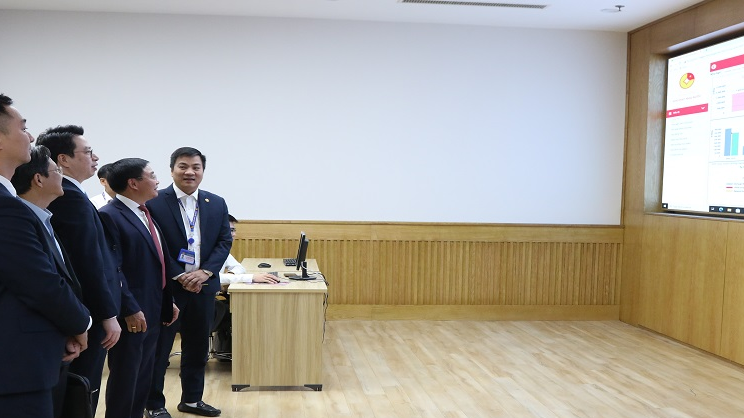 Bộ trưởng Bộ Tài chính Nguyễn Văn Thắng tham dự Hội nghị tổng kết công tác năm 2024 và triển khai nhiệm vụ năm 2025 của hệ thống Kho bạc Nhà nước và thăm Trung tâm giám sát điều hành.