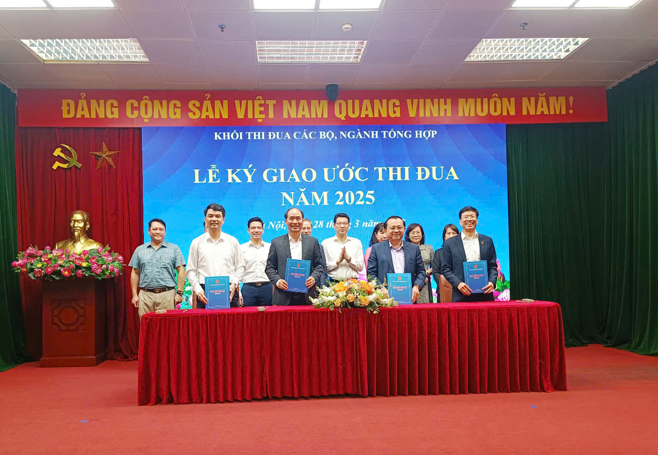 Ngay sau khi ra mắt, Khối trưởng năm 2025 đã nhận nhiệm vụ và chính thức phát động phong trào thi đua năm 2025 của Khối.  