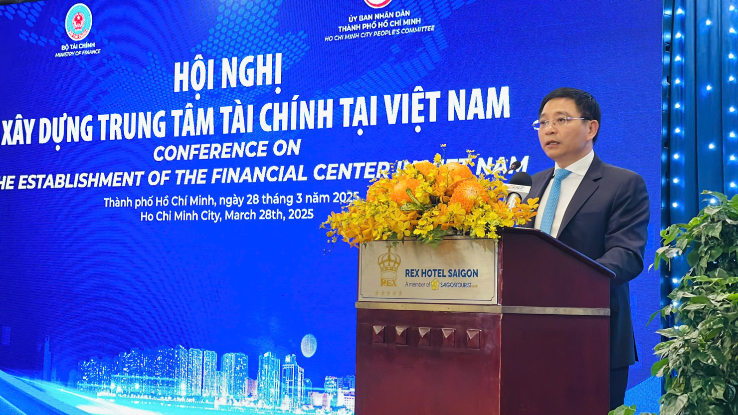 Bộ Trưởng Bộ Tài chính Nguyễn Văn Thắng phát biểu tại Hội nghị. Ảnh: Đức Mỹ