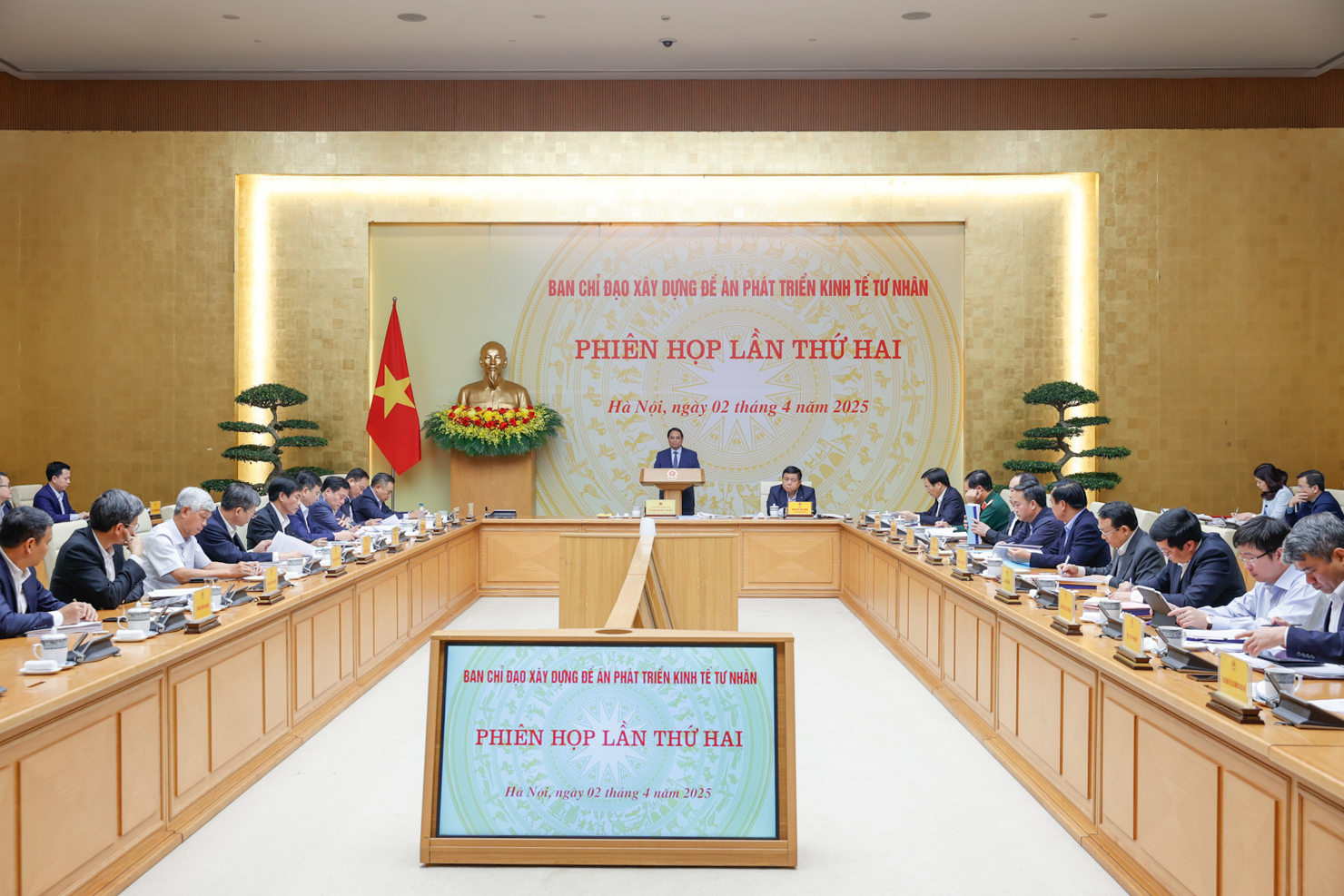 Thủ tướng giao các cơ quan tiếp thu các ý kiến, tiếp tục hoàn thiện Đề án để trình cấp có thẩm quyền, với quan điểm nguồn lực bắt nguồn từ tư duy và tầm nhìn, động lực bắt nguồn từ đổi mới và sáng tạo, sức mạnh bắt nguồn từ nhân dân và doanh nghiệp - Ảnh: VGP/Nhật Bắc.