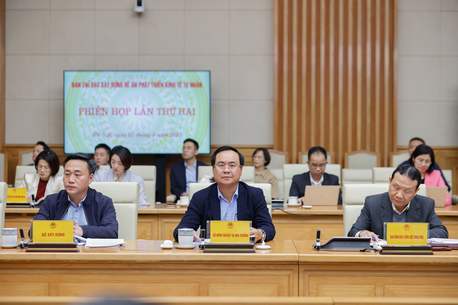 Lãnh đạo các bộ, ngành, cơ quan Trung ương và địa phương dự phiên họp - Ảnh: VGP/Nhật Bắc.