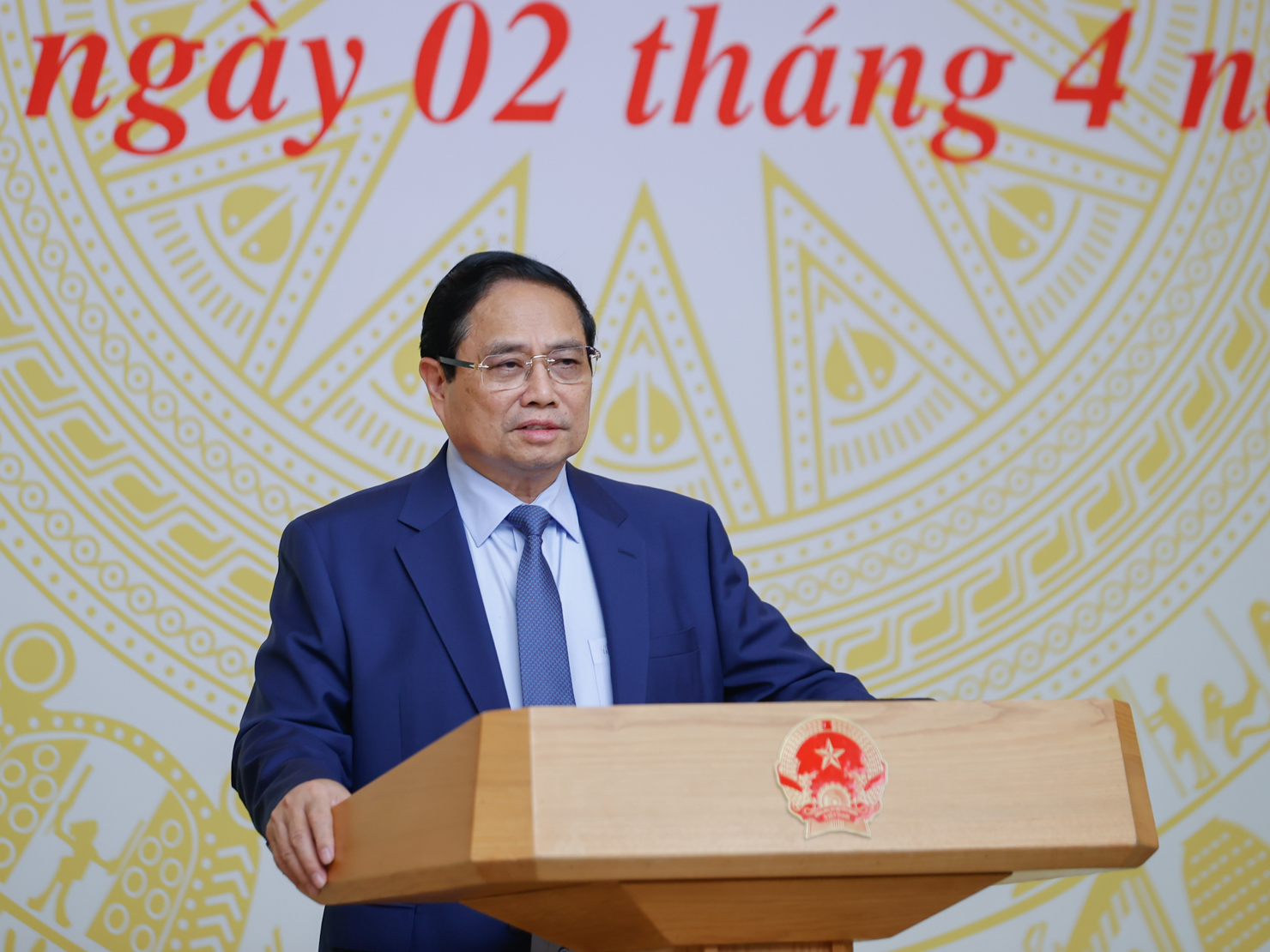 Về tư tưởng chỉ đạo trong xây đựng Đề án, Thủ tướng cho rằng phải có đột phá mạnh mẽ hơn nữa trong phát triển kinh tế tư nhân, với tư duy vượt qua giới hạn của chính mình, có trọng tâm, trọng điểm, lựa chọn chính xác những 