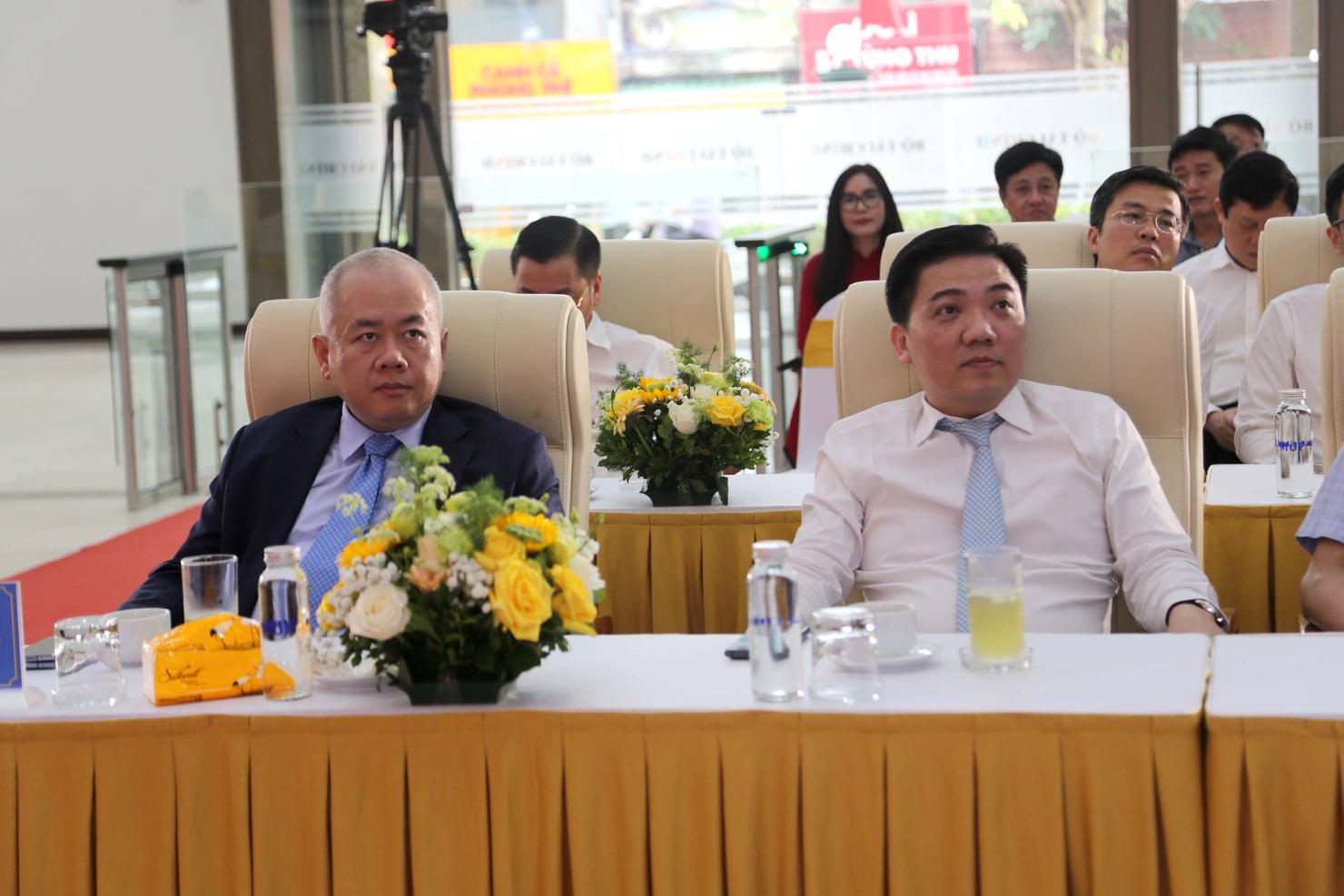 Thứ trưởng Đỗ Thành Trung (bên trái) chủ trì Lễ khánh thành Dự án đầu tư xây dựng trụ sở làm việc cơ quan Bộ Tài chính.