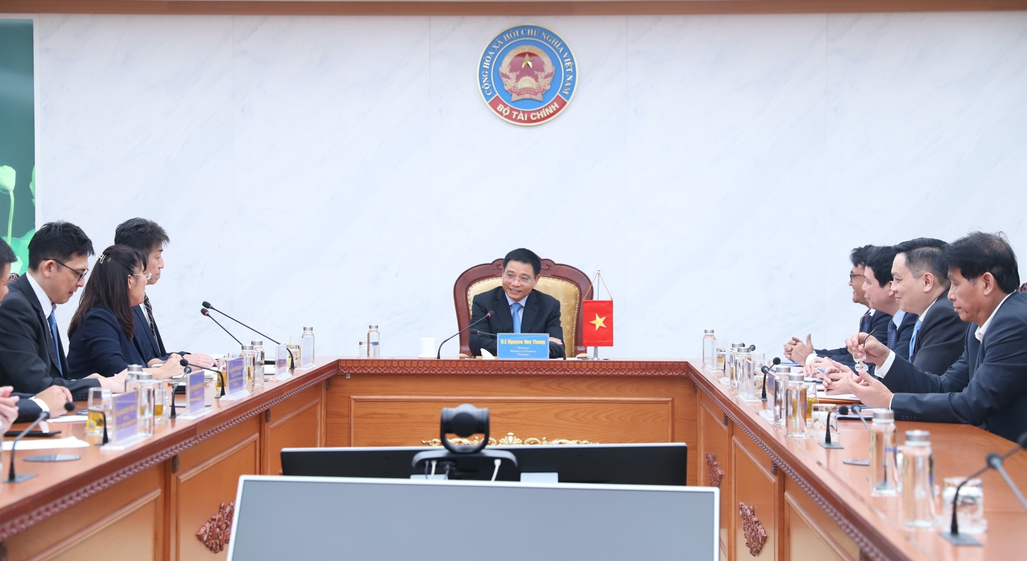 Bộ trưởng Bộ Tài chính Nguyễn Văn Thắng phát biểu tại buổi làm việc.