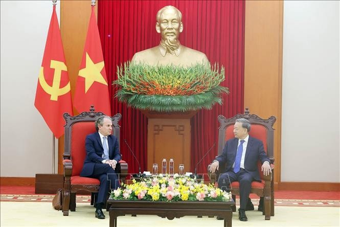 Tổng Bí thư Tô Lâm tiếp ông Daniel Rosen, Giám đốc điều hành Tập đoàn Rosen Partners LLC (Hoa Kỳ). Ảnh: Thống Nhất/TTXVN.  
