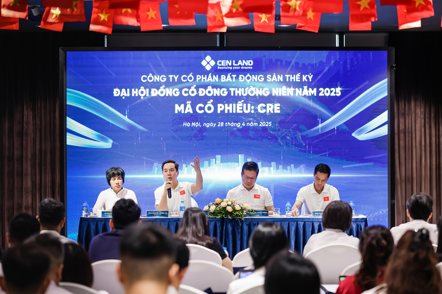 Đoàn Chủ tịch Cen Land tại Đại hội đồng cổ đông thường niên năm 2025 (ngày 28/4/2025).