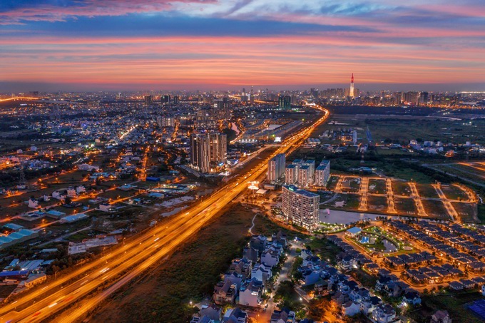 Đường cao tốc TP. Hồ Chí Minh - Long Thành - Dầu Giây (đoạn vào TP. Hồ Chí Minh) thông xe vào tháng 2/2015, có chiều dài 55 km với quy mô 4 làn xe, tổng kinh phí đầu tư gần 21.000 tỷ đồng. Dự án là một bộ phận của hệ thống đường bộ cao tốc Bắc - Nam, nằm trong vùng tam giác kinh tế trọng điểm TP. Hồ Chí Minh, Đồng Nai, Bà Rịa-Vũng Tàu. Ảnh: Cao Kỳ Nhân