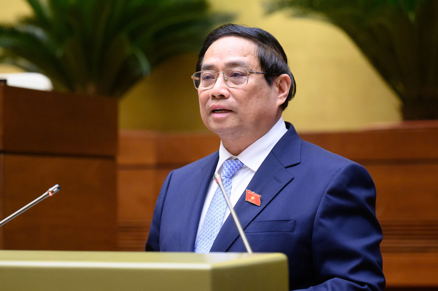 Thủ tướng Chính phủ Phạm Minh Chính báo cáo tại phiên họp của Quốc hội sáng 5/5.