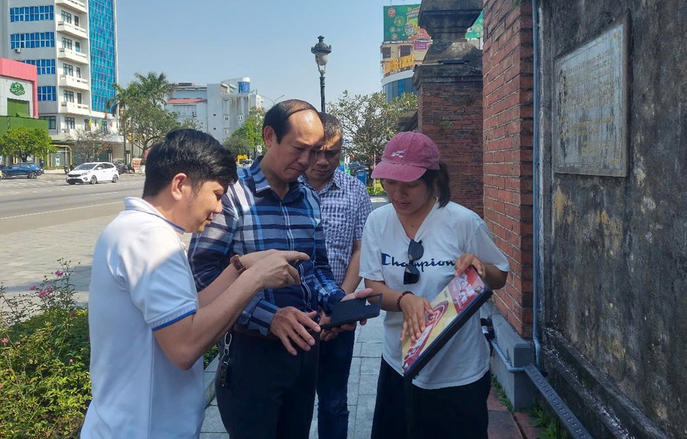 Chỉ với cú