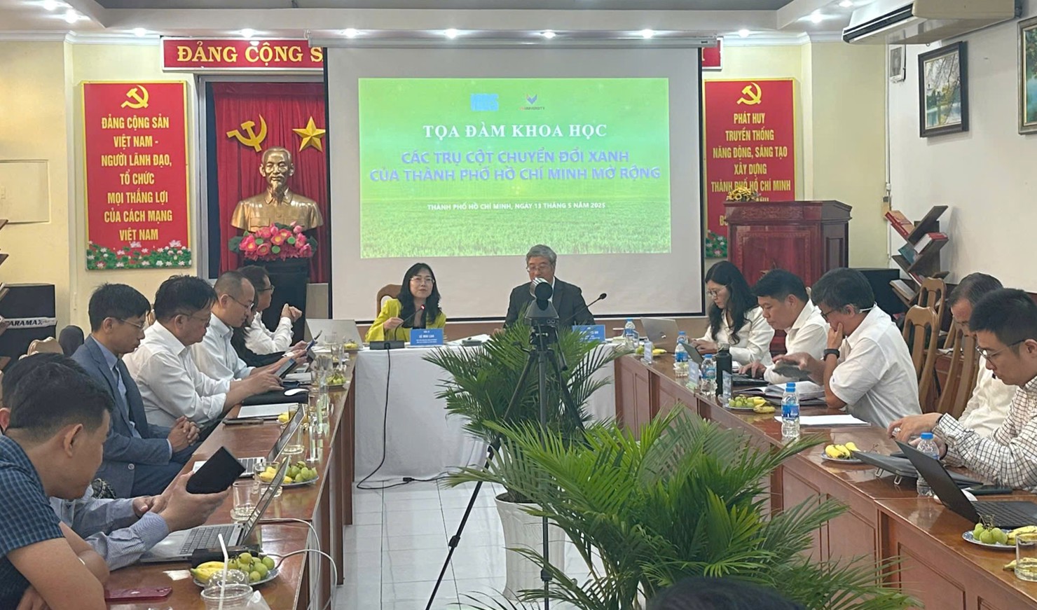 Quang cảnh tọa đàm