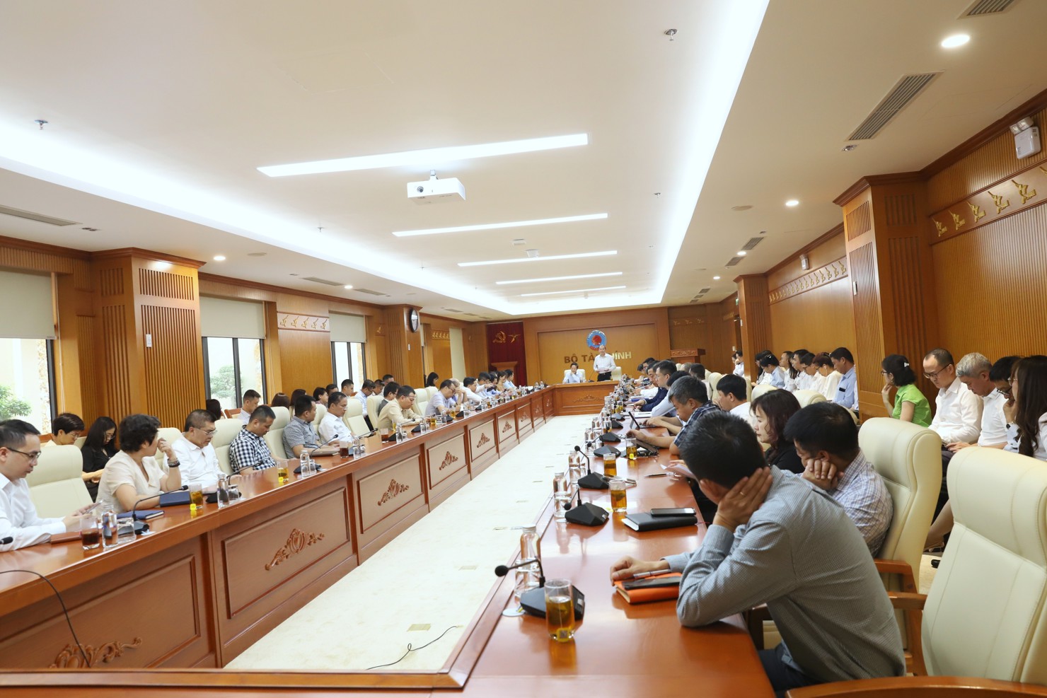 Toàn cảnh buổi làm việc.