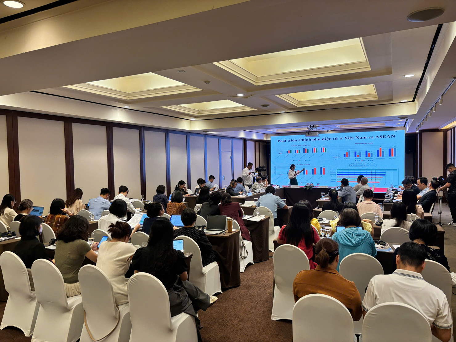 TS. Nguyễn Minh Thảo, Trưởng phòng Nghiên cứu chính sách Khoa học, Công nghệ và Đổi mới sáng tạo, thuộc Viện Nghiên cứu Chính sách và Chiến lược chia sẻ tại Hội thảo