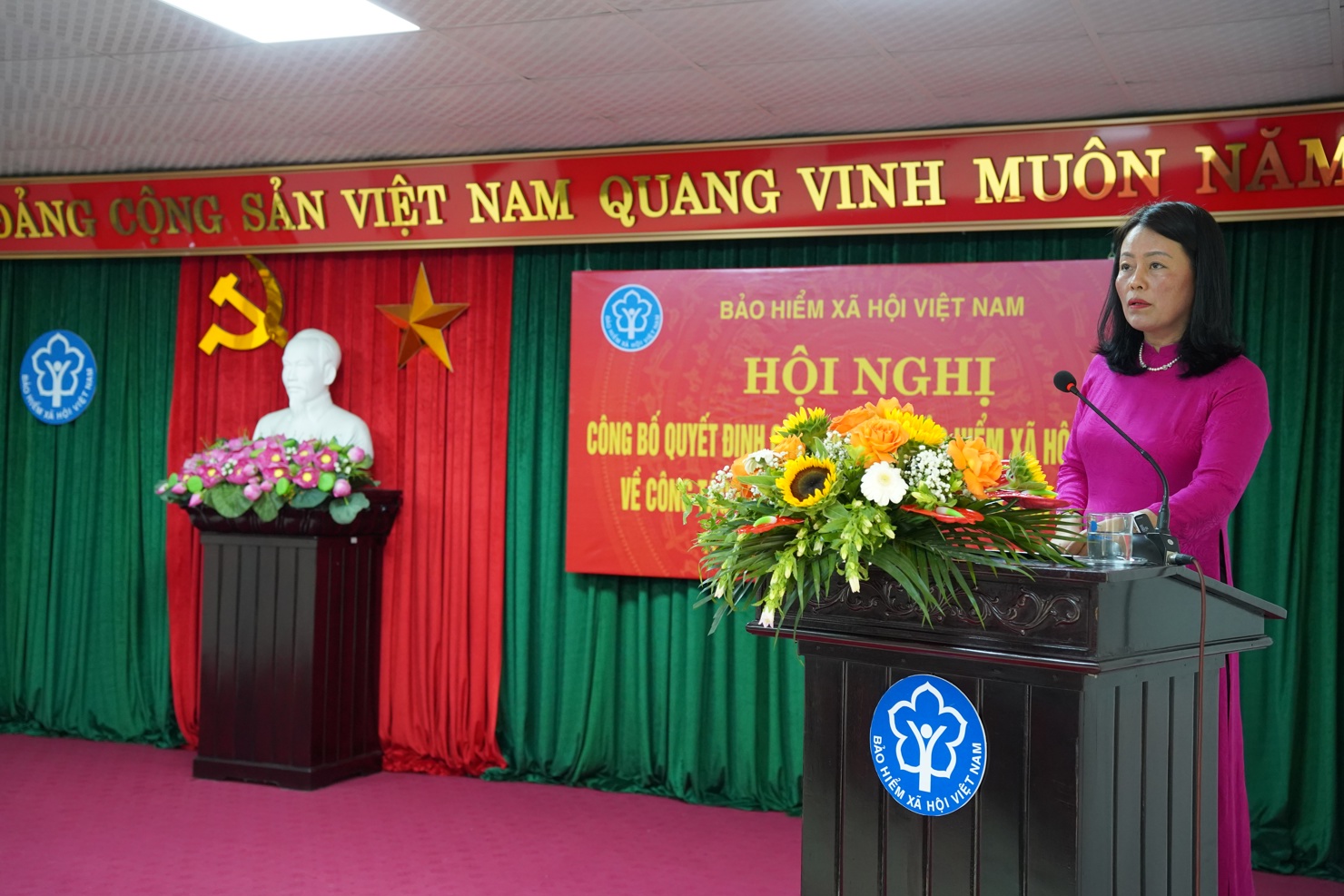 Bà Bùi Thị Lan Hương - Giám đốc BHXH Khu vực XIV phát biểu tại hội nghị.