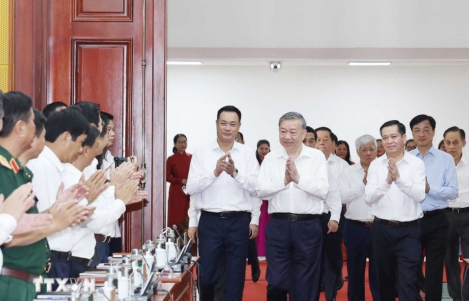 Tổng Bí thư Tô Lâm làm việc với Ban Thường vụ Tỉnh ủy Quảng Bình và Ban Thường vụ Tỉnh ủy Quảng Trị. Ảnh: Thống Nhất - TTXVN.