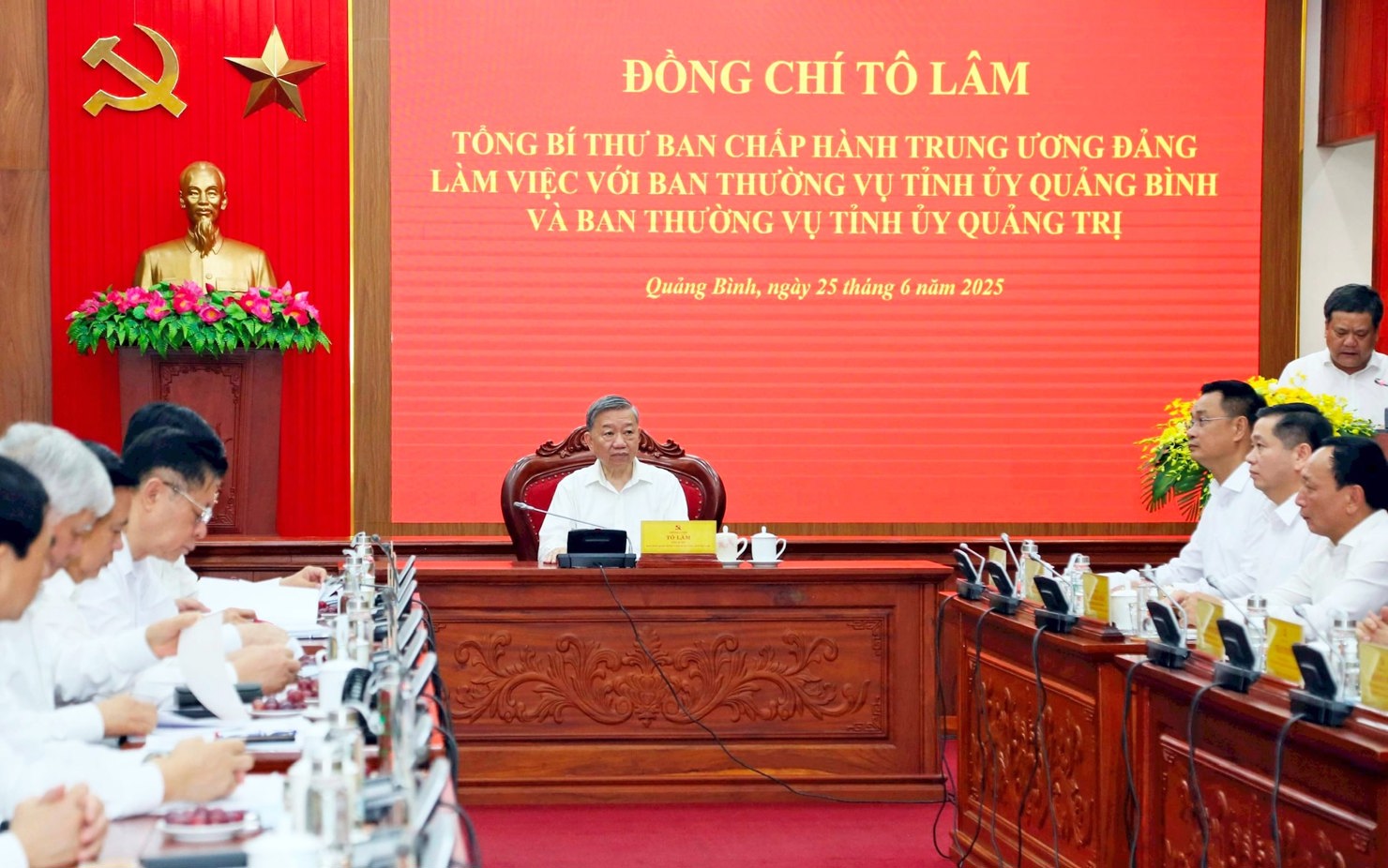 Tổng Bí thư Tô Lâm và Đoàn công tác Trung ương làm việc với Ban Thường vụ Tỉnh ủy Quảng Bình và Ban Thường vụ Tỉnh ủy Quảng Trị.  