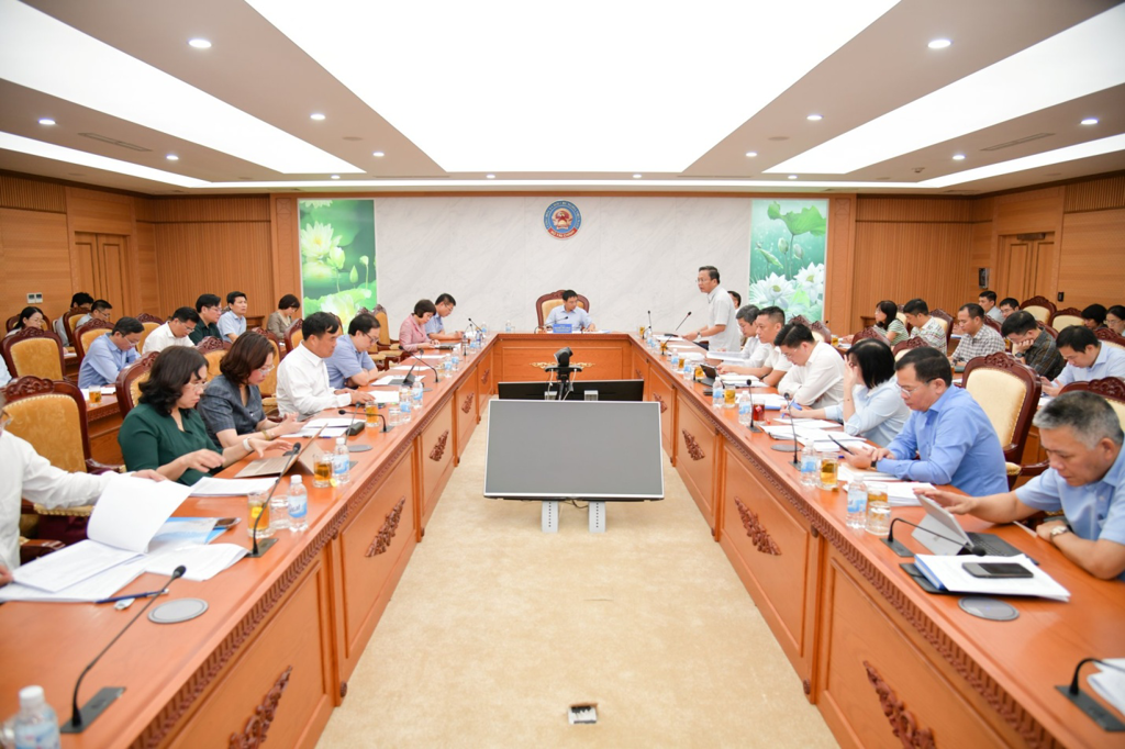 Bộ trưởng Bộ Tài chính Nguyễn Văn Thắng chủ trì cuộc họp.