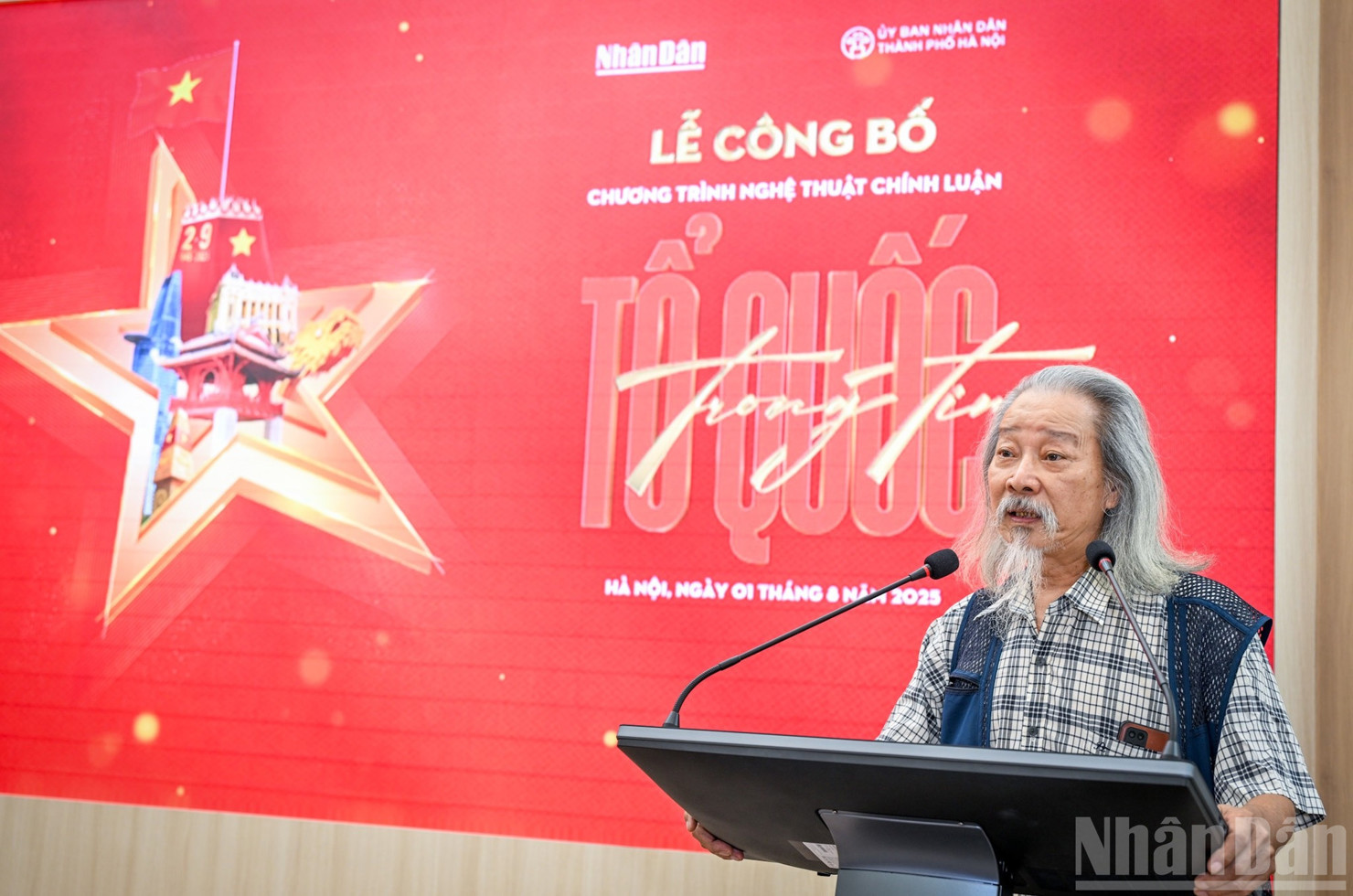 Nhạc sĩ Văn Thao bày tỏ sự xúc động khi ca khúc “Tiến quân ca” của cha ông - cố nhạc sĩ Văn Cao sẽ vang lên trong chương trình.  