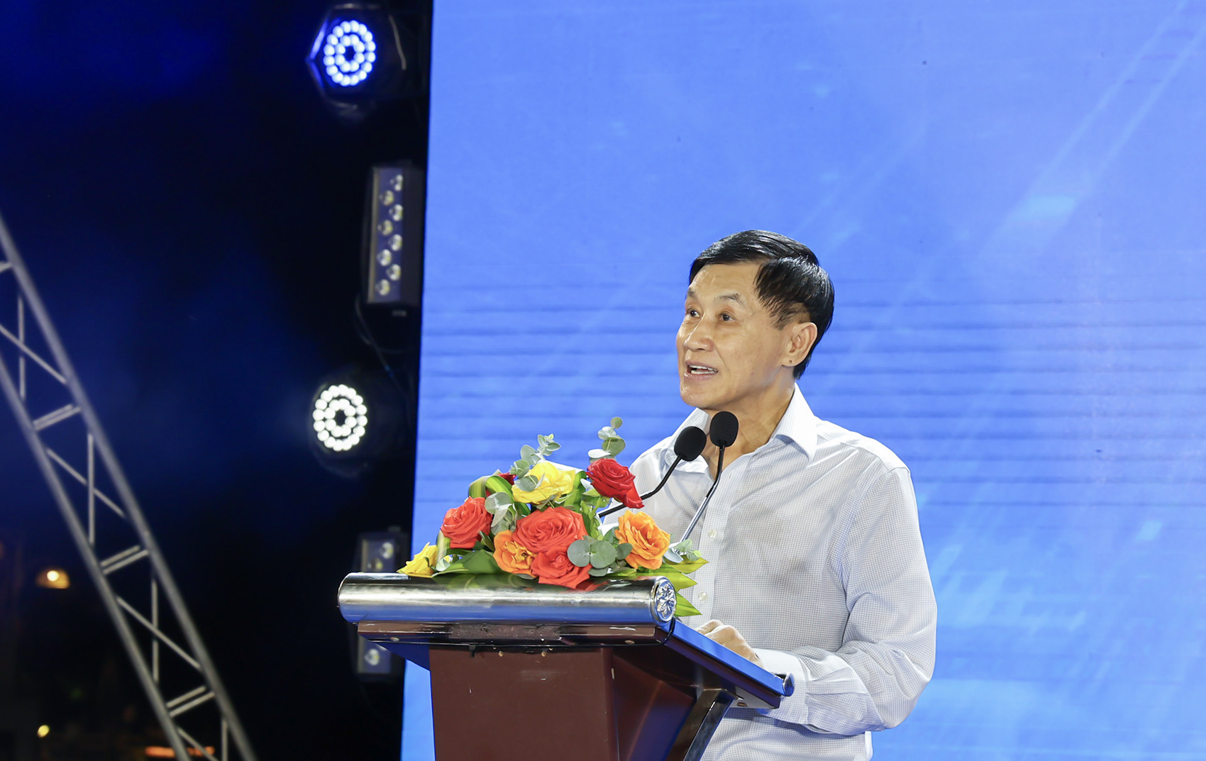 Ông Johnathan Hạnh Nguyễn đồng hành cùng 1.050 học sinh khó khăn Khánh Hòa