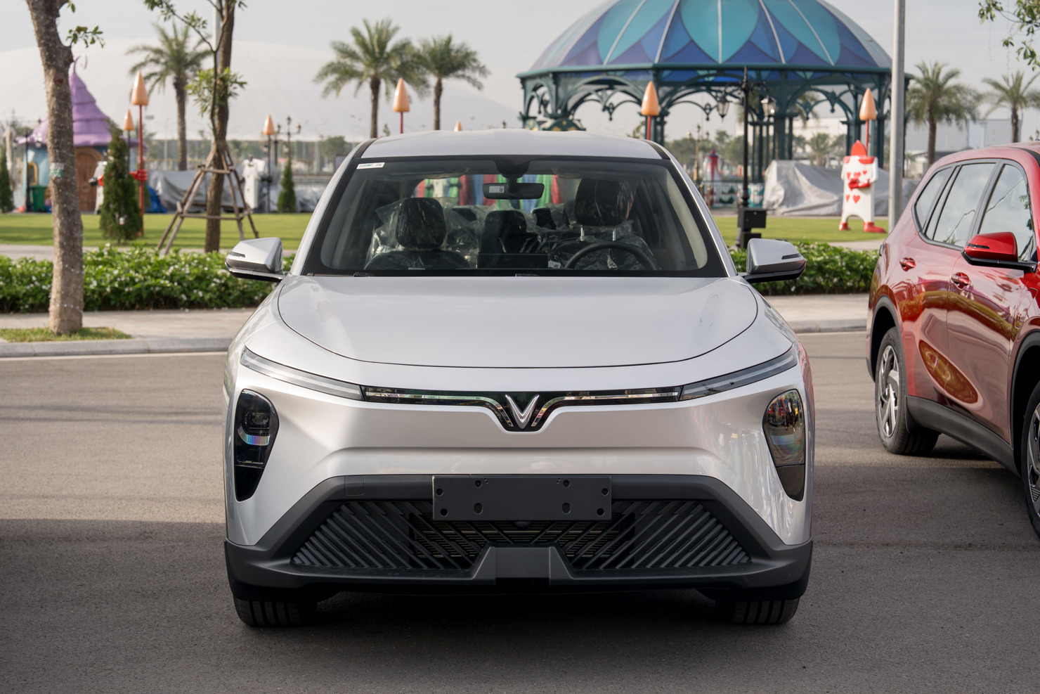 Với Limo Green, VinFast trở thành một trong những hãng xe sở hữu dải sản phẩm thuần điện đa dạng nhất thế giới, với các mẫu xe thuộc tất cả các phân khúc từ mini-SUV đến E-SUV, MPV…