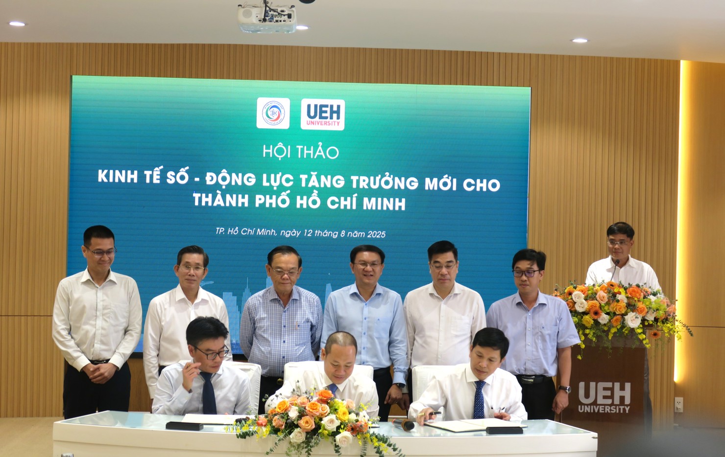 Đại diện Sở Khoa học và Công nghệ TP. Hồ Chí Minh, Cục Thống kê Thành phố và Trường Kinh tế, Luật và Quản lý Nhà nước (UEH) ký kết hợp tác, phát triển kinh tế số trong thời gian tới. Ảnh: Đức Mỹ
