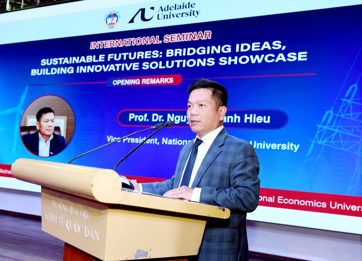 GS.TS Nguyễn Thành Hiếu - Phó Giám đốc Đại học Kinh tế Quốc dân phát biểu.