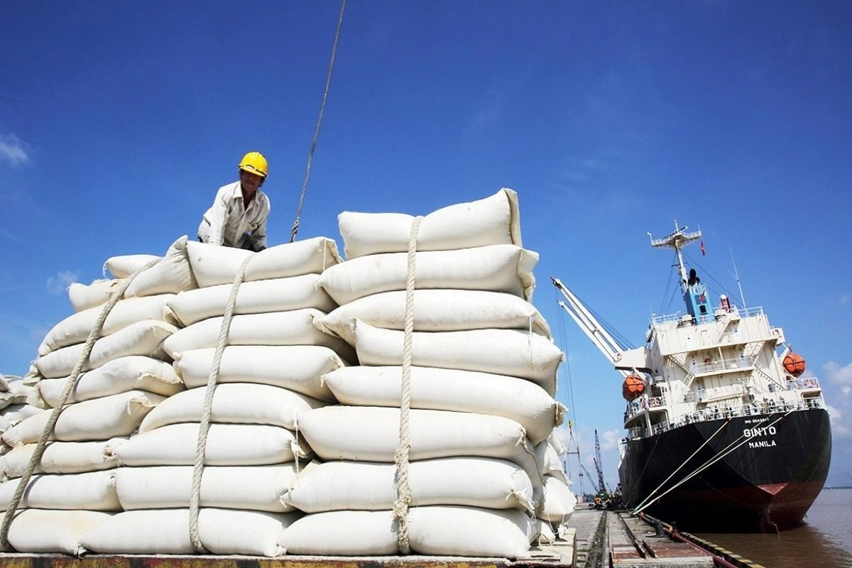 Việt Nam đã xuất khẩu gần 5,88 triệu tấn gạo, thu về hơn 3 tỷ USD