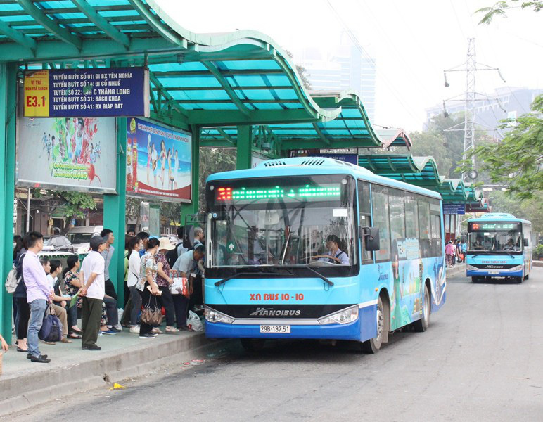 Hà Nội khuyến khích giáo viên, học sinh sử dụng phương tiện công cộng