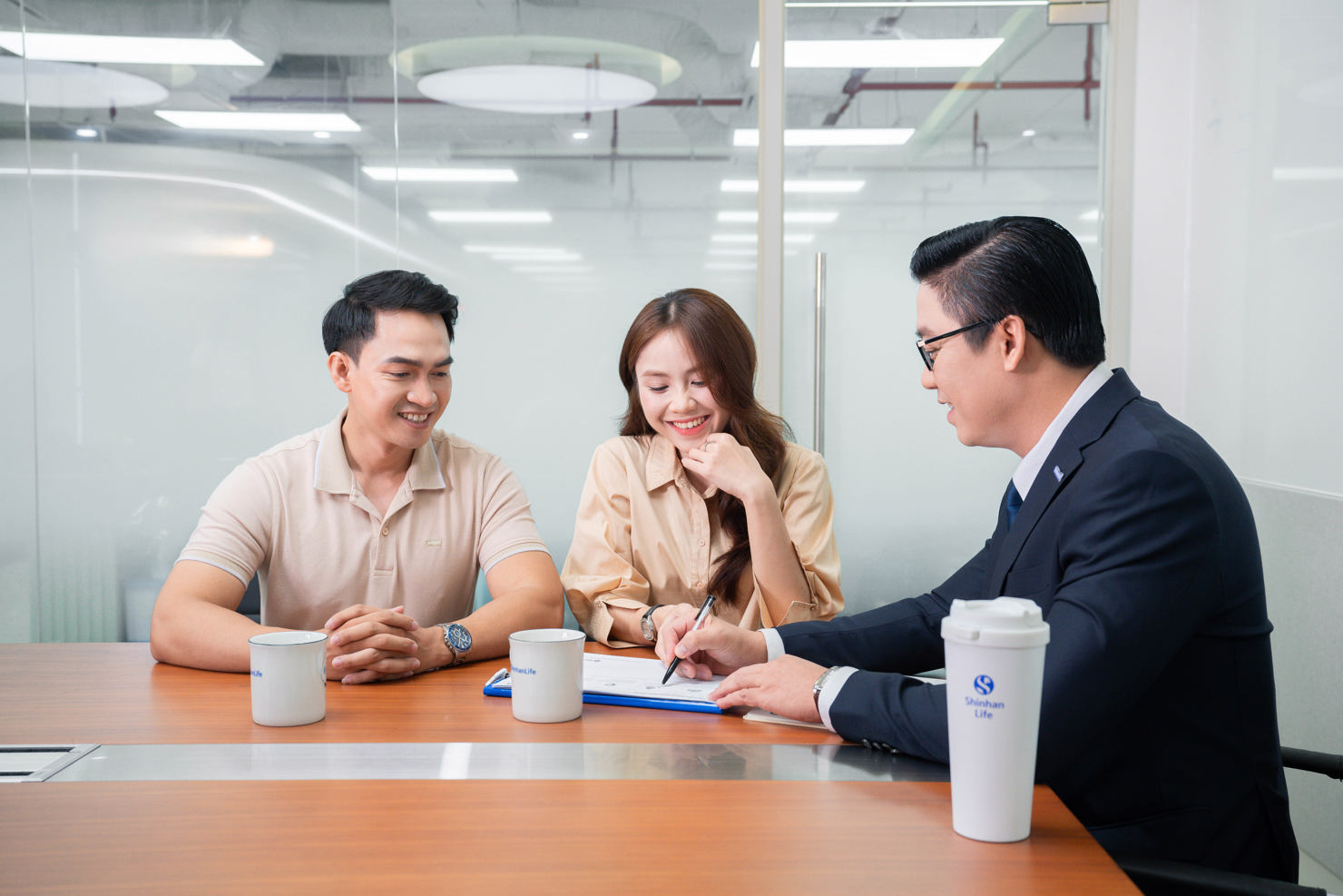 Bảo hiểm nhân thọ là một trong những giải pháp tài chính thiết yếu được nhiều người dân lựa chọn.