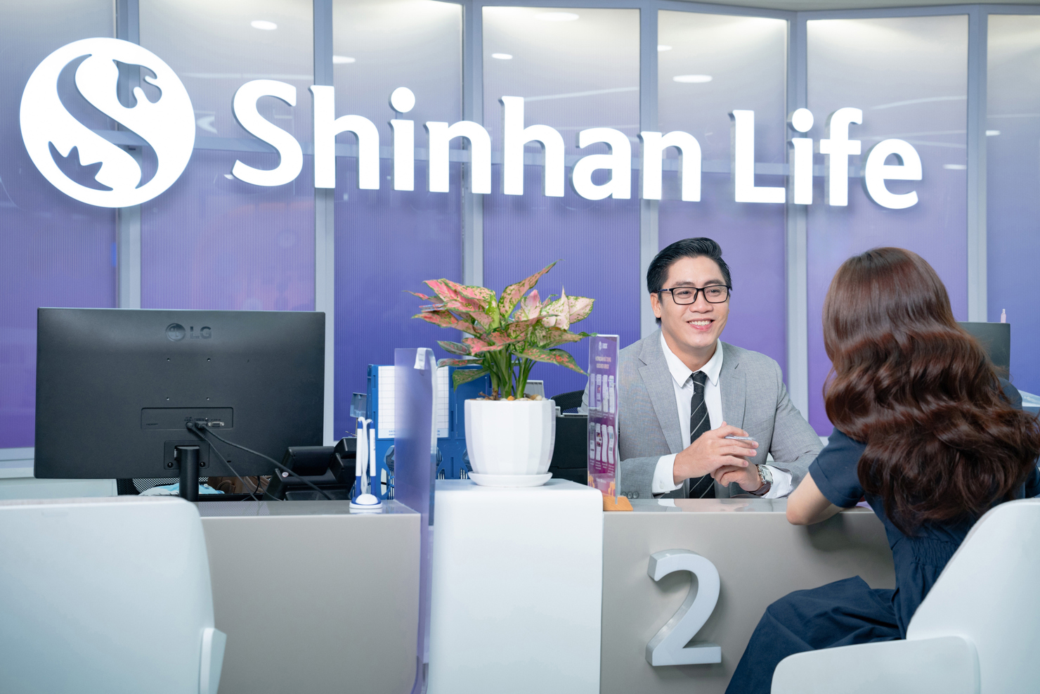 Shinhan Life Việt Nam đang cung cấp các giải pháp bảo vệ tài chính toàn diện và linh hoạt, đáp ứng mọi nhu cầu của người dân theo từng giai đoạn cuộc sống.