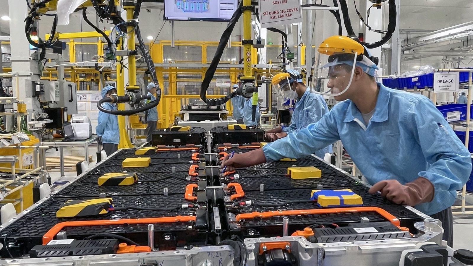 Chỉ số PMI ngành sản xuất Việt Nam tiếp tục tăng