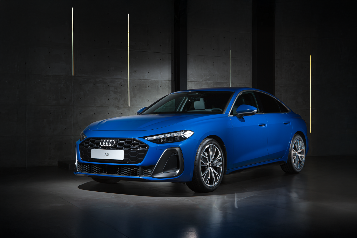 Nối tiếp thành công kéo dài 3 thập kỷ của các dòng xe hạng sang cỡ trung từ Audi, mẫu Audi A5 thế hệ mới một lần nữa khẳng định vị thế dẫn đầu trong phân khúc.  