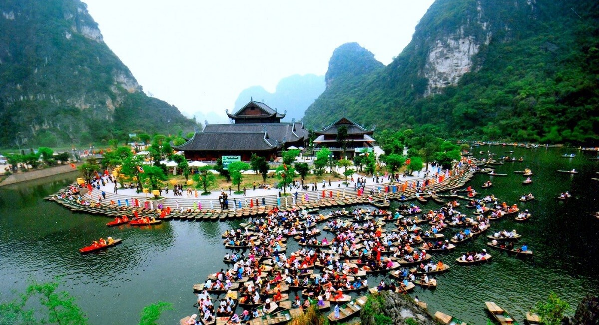 Quần thể Khu du lịch sinh thái Tràng An - Điểm đến du lịch nổi tiếng của tỉnh Ninh Bình.