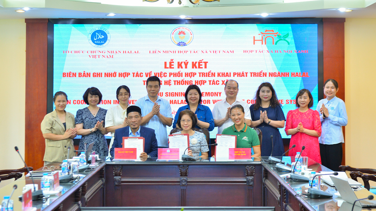 Ký kết Biên bản ghi nhớ hợp tác về việc phối hợp triển khai phát triển ngành Halal trong hệ thống HTX.